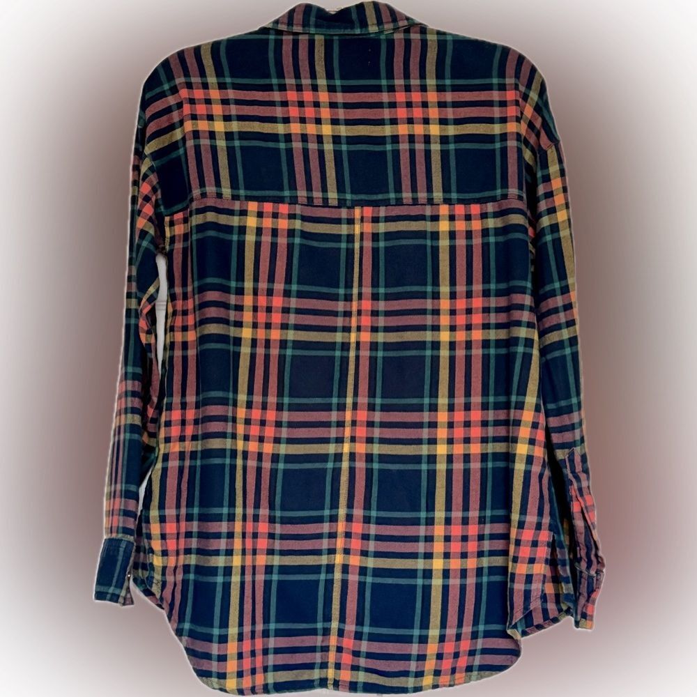 Adorable Old Navy plaid “Boyfriend” flannel! - Picture 6 of 8
